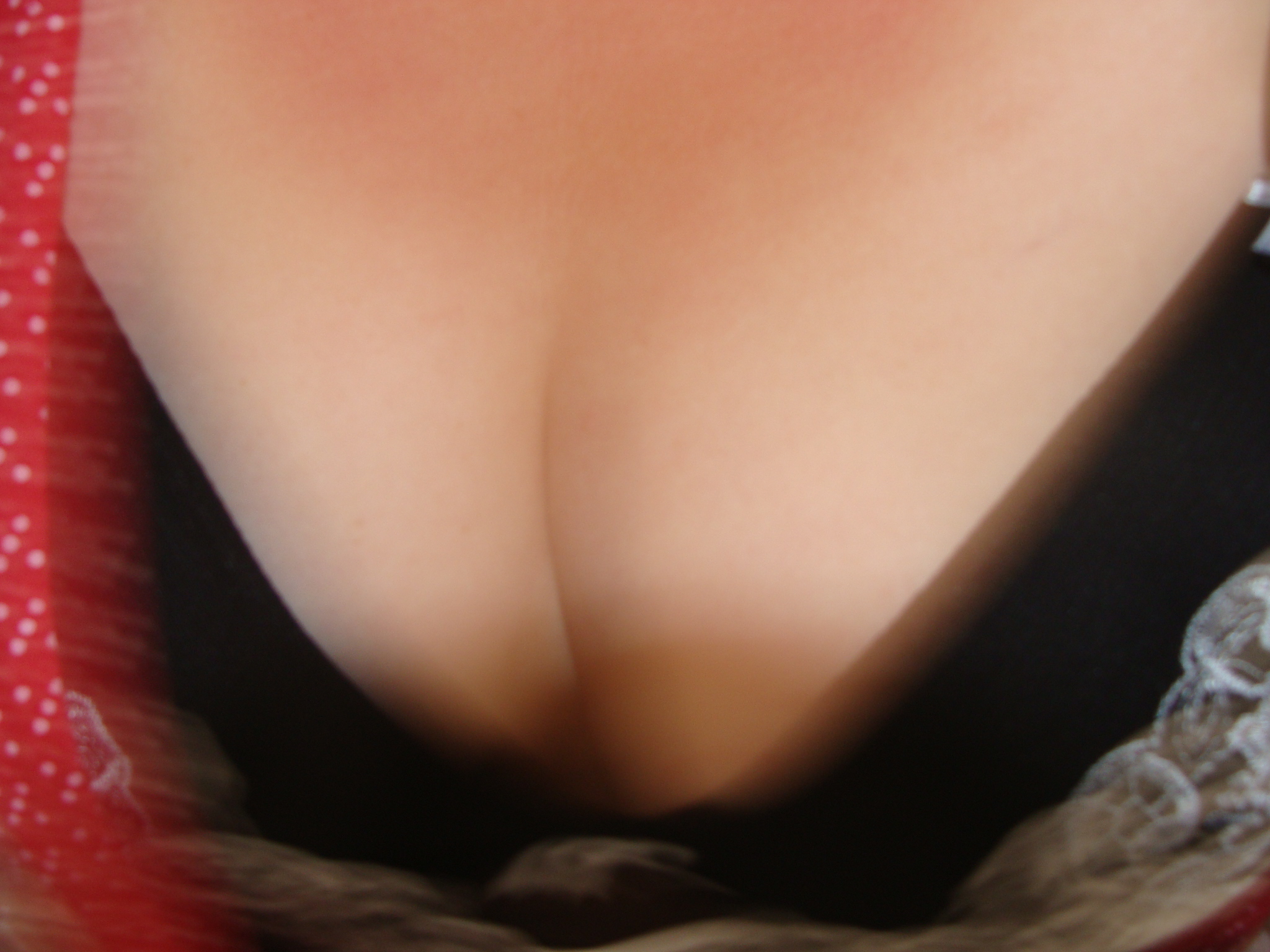 femme avec une grosse paire de seins